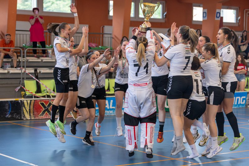 Taroltak a komáromiak a kupában